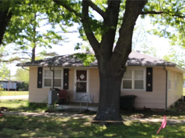 1101 N Mitacek Ave, Prague, OK 74864