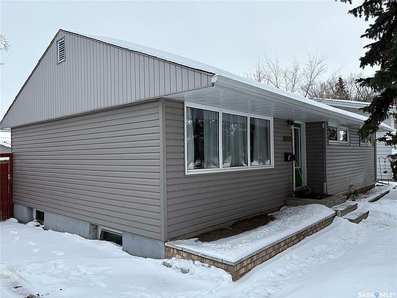 2nd image of 2333 Clarence Ave S