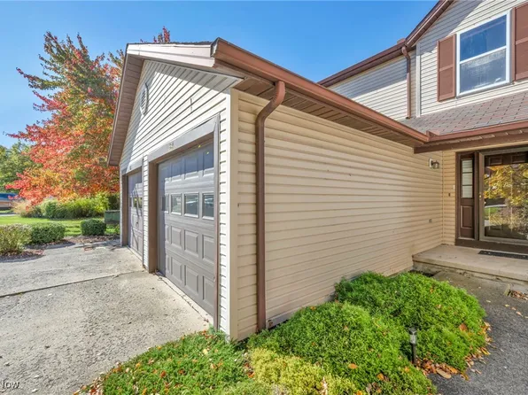 584 Topaz Ln, Brunswick, OH 44212