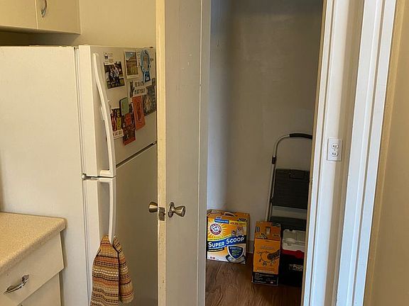 5th image of 2100 Pleasant Ave #304