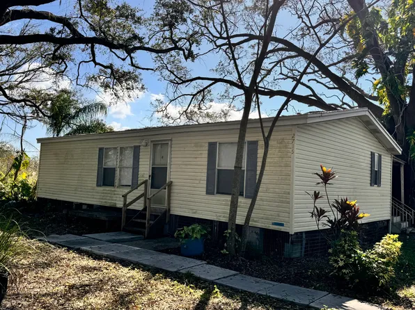2715 Massee Rd, Davenport, FL 33837