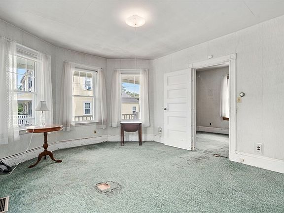 12th image of 39 Phillips Ave
