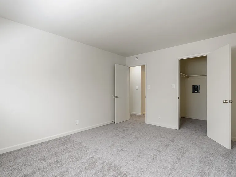 Walnut Creek Apartments — Photo 7