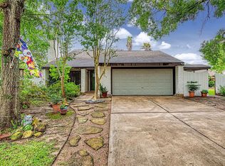 402 Redway Ln, Webster, TX 77598