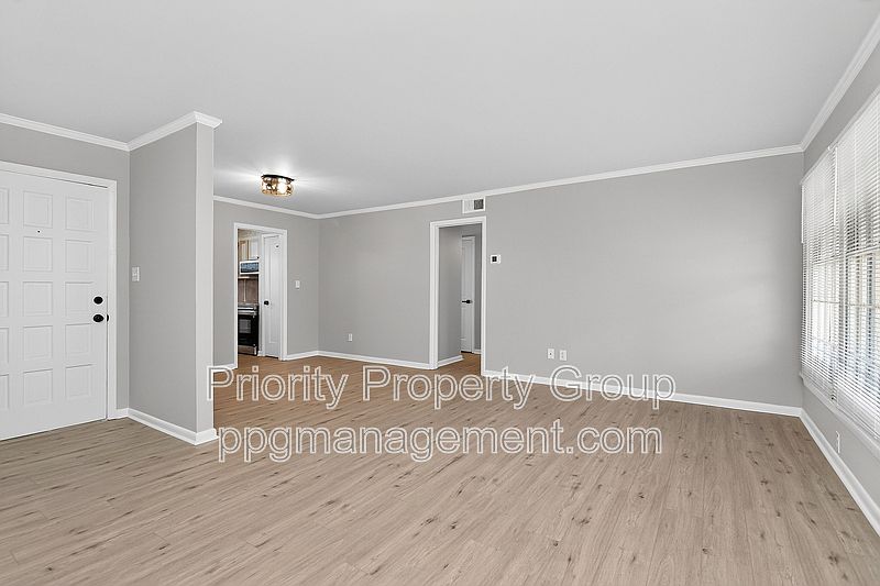 1st image of 4601 Coronado Dr APT B