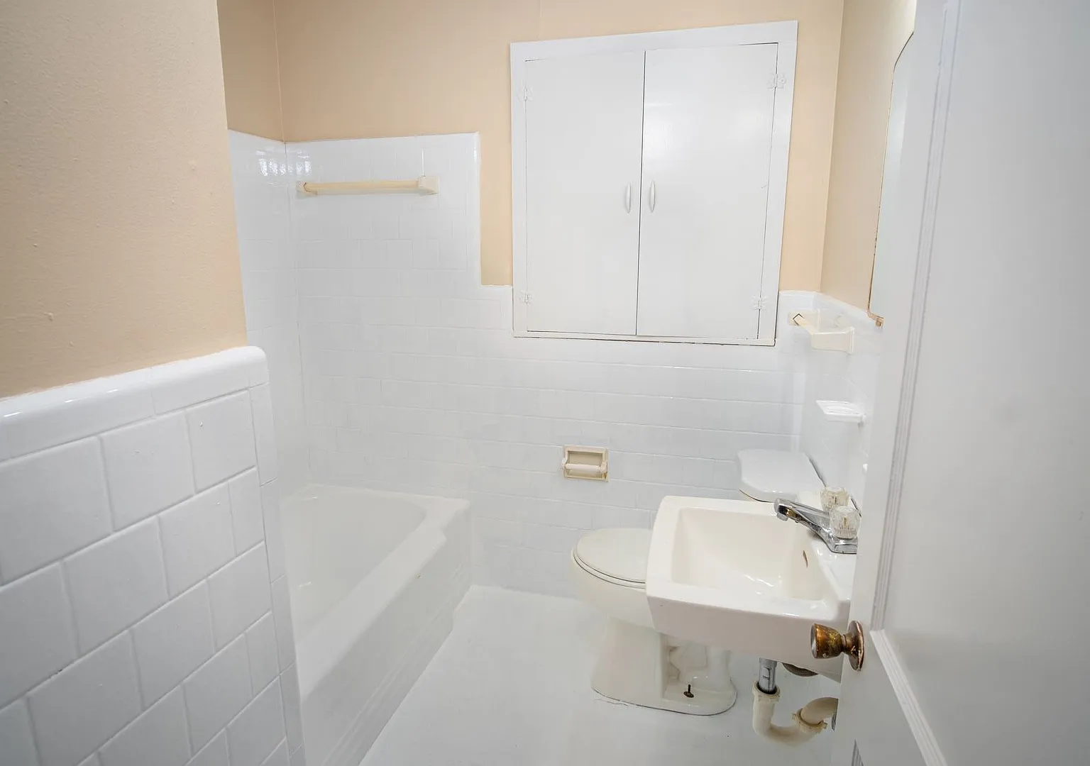 Amazing Home in Eastwood Village — Photo 1