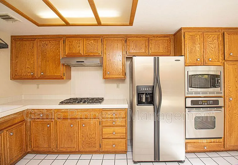 25804 Dickens Ct — Photo 11