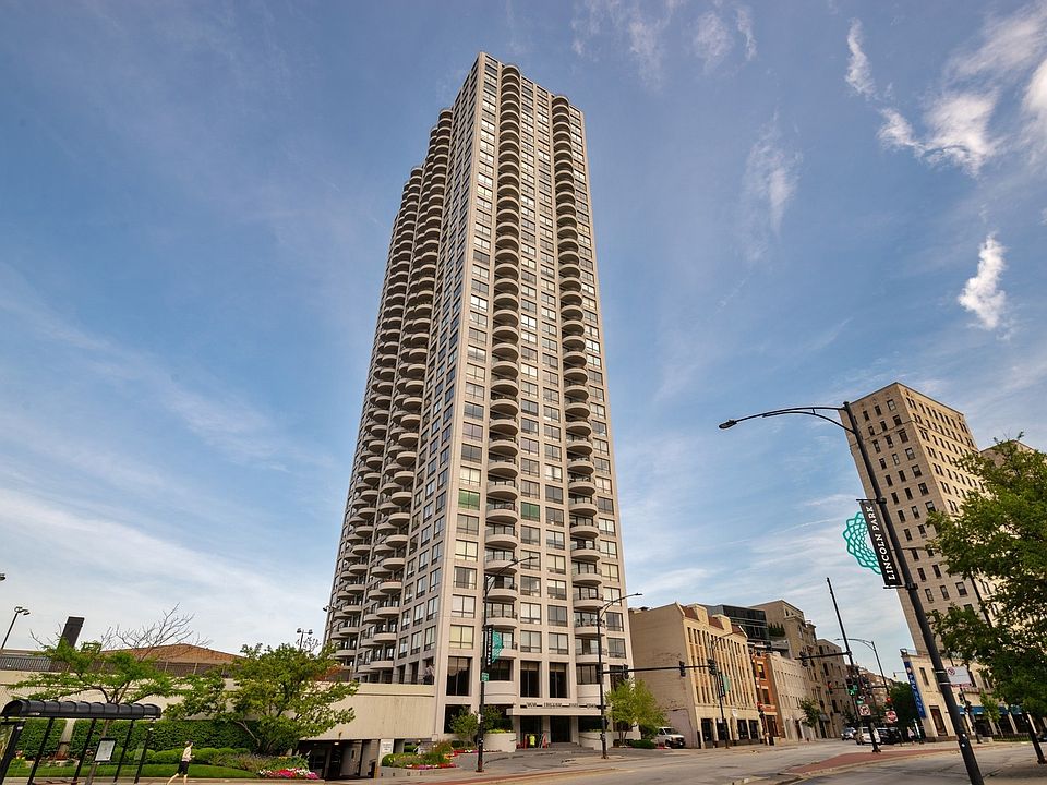 1st image of 2020 N Lincoln Park W APT 14E
