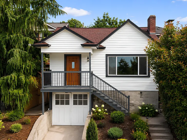 1920 11th Ave W #A — Photo 1