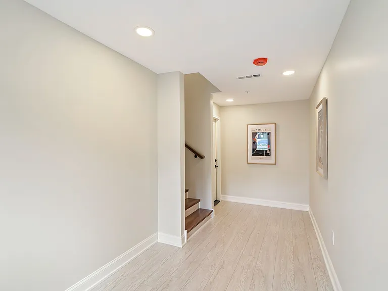 100 E Tennessee Ave #102 — Photo 7
