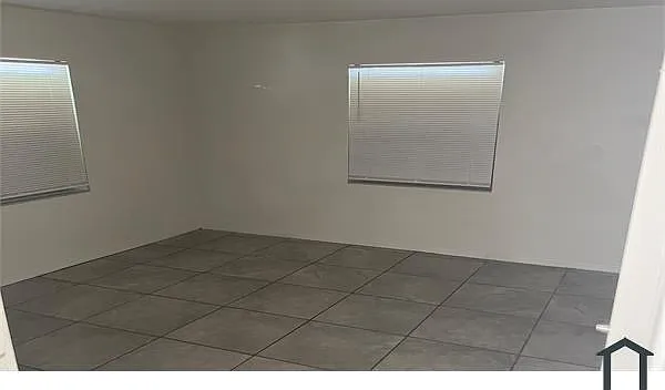 3 bed, 850 sqft, $1,800 — Photo 3