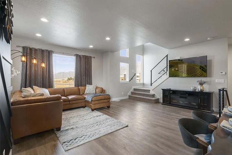 Fully Furnished 3 bedroom townhome — Photo 4