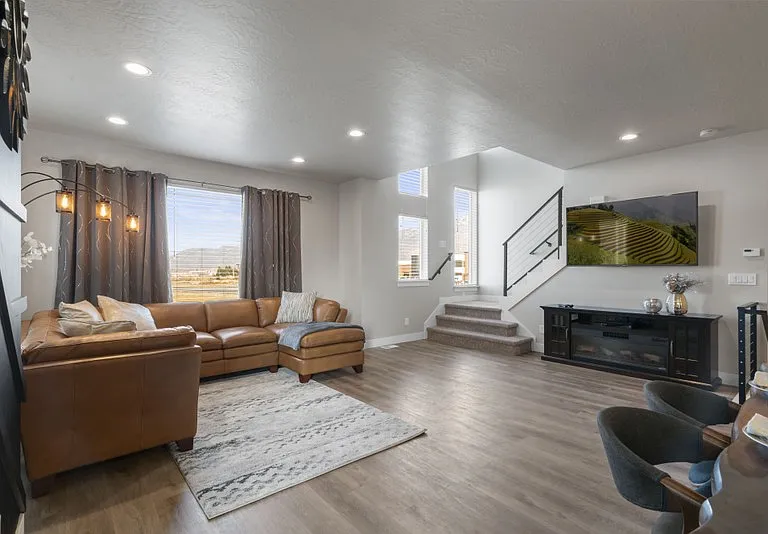 572 W Lewski Ln #2 — Photo 4