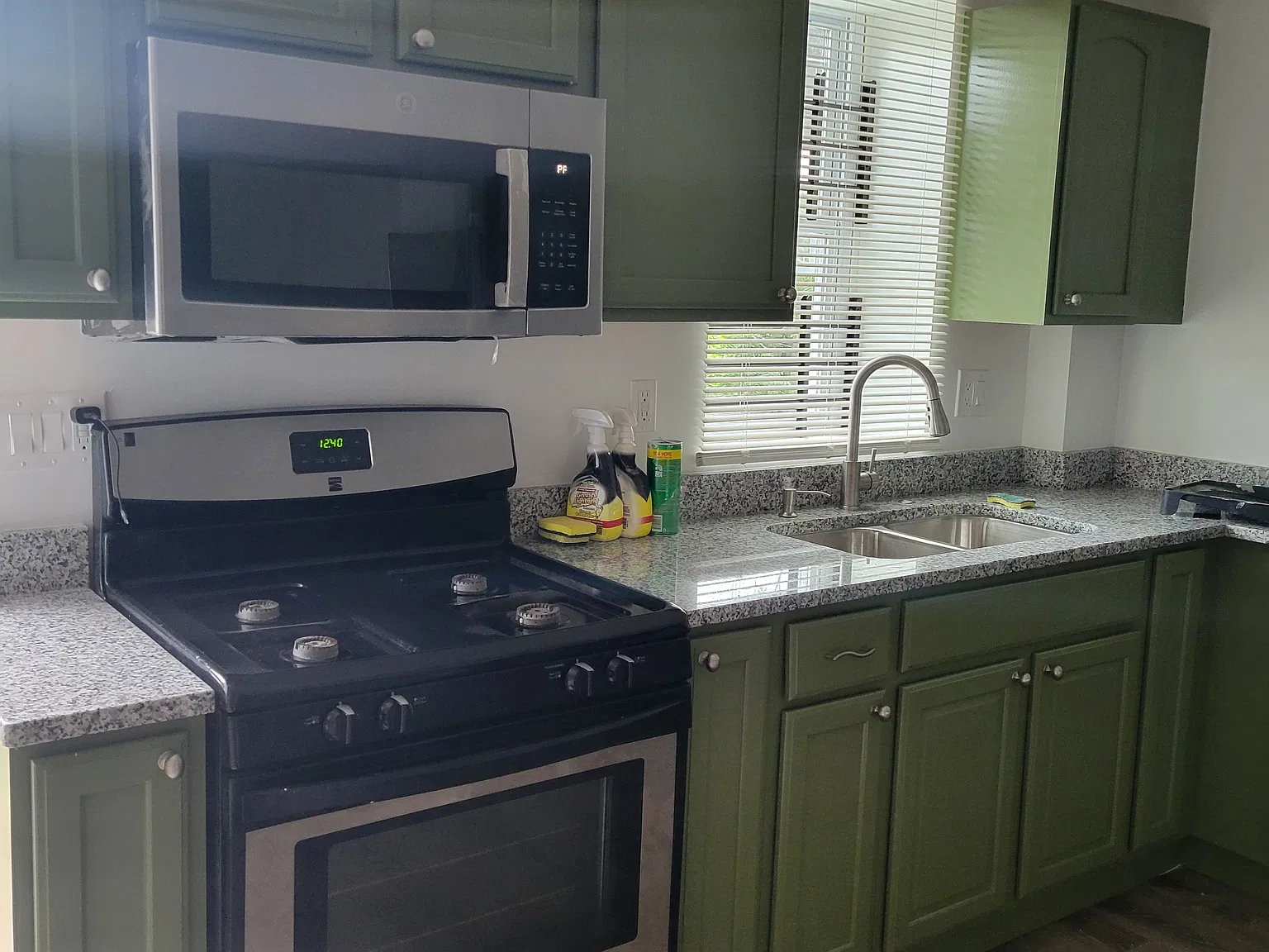 3 bed, 1080 sqft, $1,600 — Photo 4