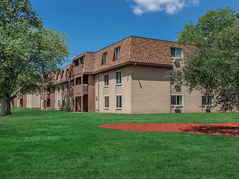 Towne Square Apartments and Townhomes — Photo 8