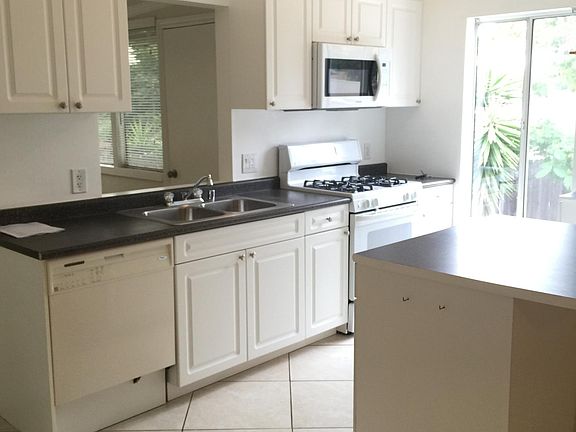 5th image of 1654 Felicita Ct