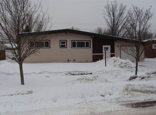 619 24th Ave NW, Minot, ND 58703