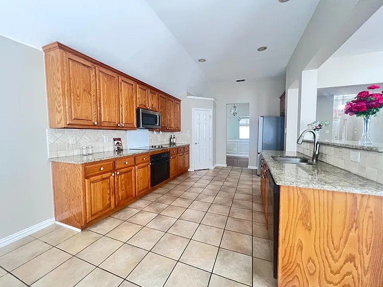 5917 Colby Dr — Photo 10
