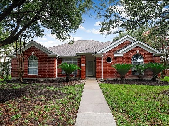 2nd image of 1118 Blackthorn Dr