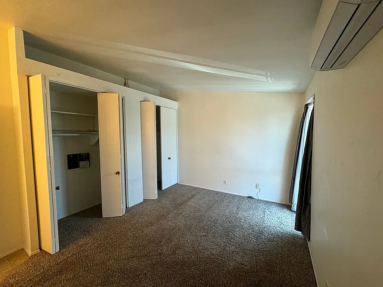 540 Oakdale Ln #J — Photo 2