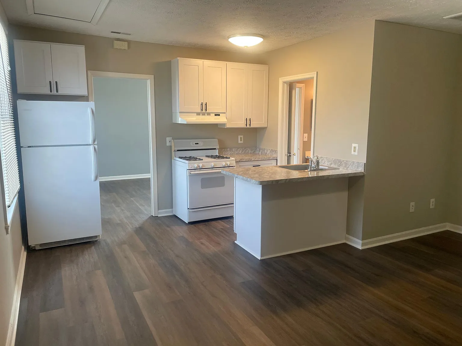 8 Central Ave — Photo 1