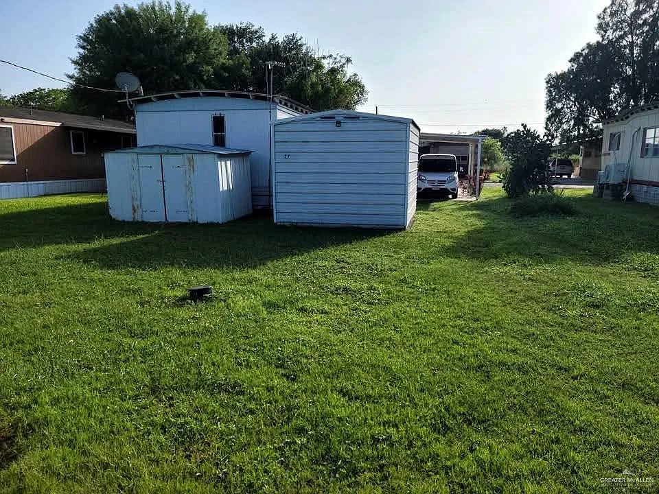 2 bed, 1.5 bath, 780 sqft, $1,000 — Photo 2