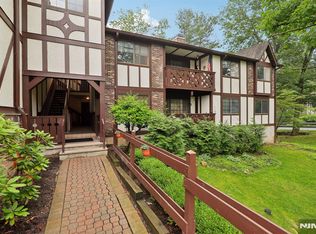 1907 Faulkner Ct, Mahwah, NJ 07430