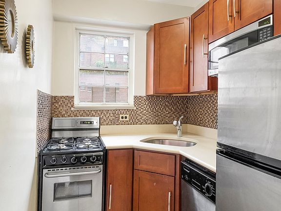 4th image of 330 E 49th St APT 10C