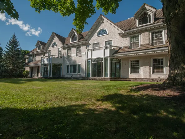 145 Carbondale Rd, Waverly, PA 18471