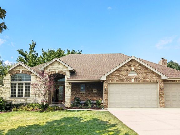 2nd image of 19900 Golden Oak Ln
