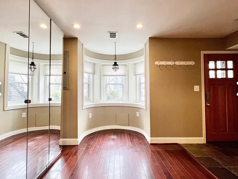 37 R St NW — Photo 9