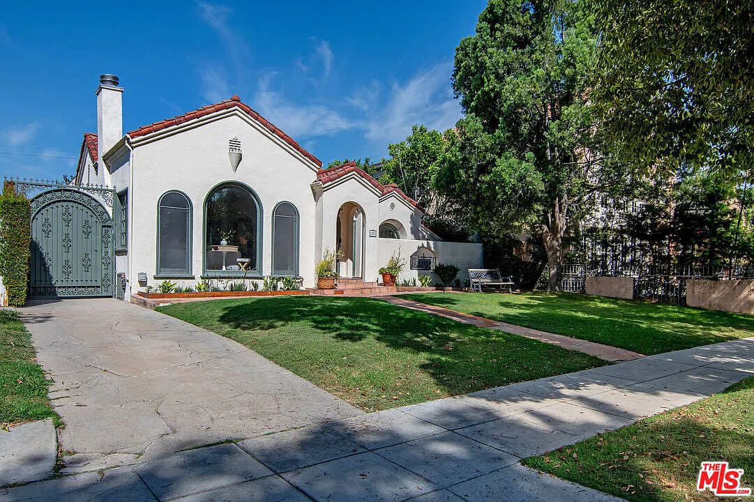 4 bed, 3.5 bath, 1838 sqft, $8,500 — Photo 1