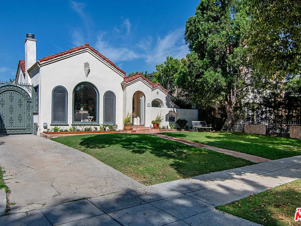 121 S Poinsettia Pl