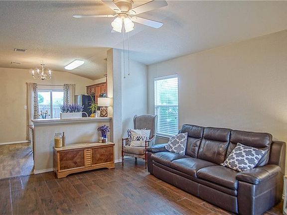 3rd image of 2441 Fayette Dr