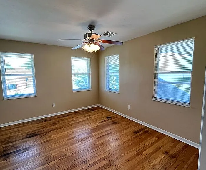3617 1/2 N Drexel Blvd — Photo 10