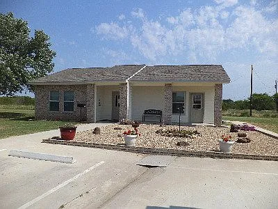 921 N Tyus St — Photo 3