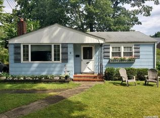 9 Nimitz Rd, Saint James, NY 11780