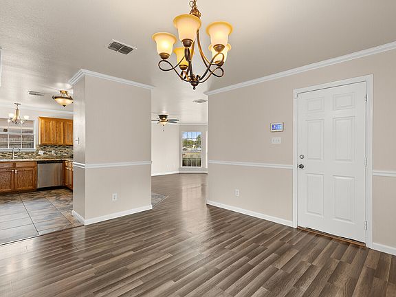 5th image of 102 Applegrove Cir