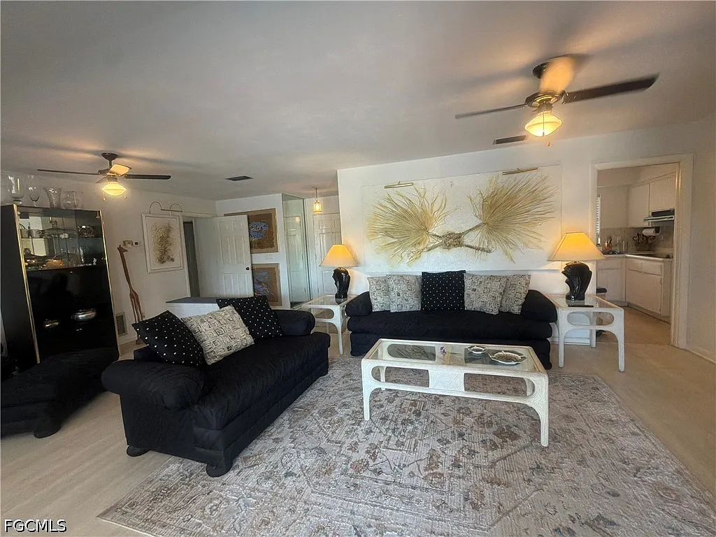 4 bed, 2.0 bath, 1749 sqft, $2,600 — Photo 3