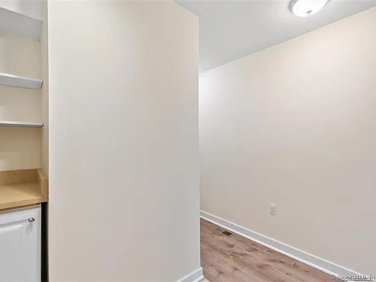 86 Howe St #A — Photo 11