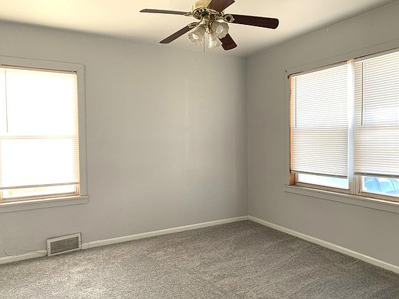 4th image of 1623 N Oak Ave