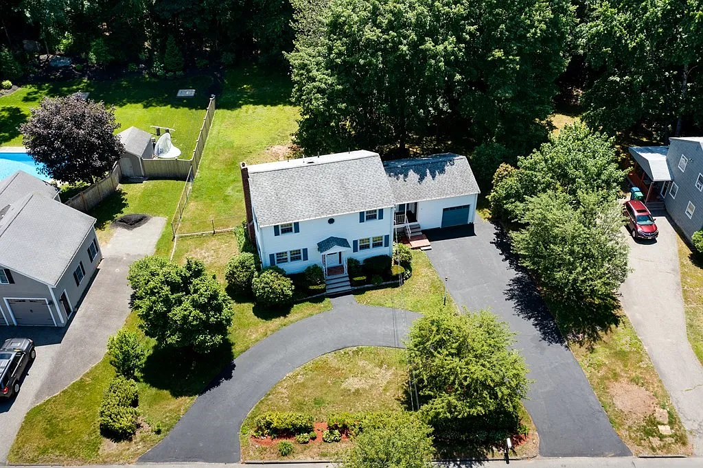 4 bed, 2.5 bath, 1832 sqft, $5,000 — Photo 3