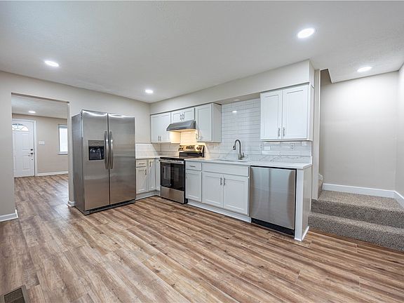 5th image of 106 Blythe Rd S