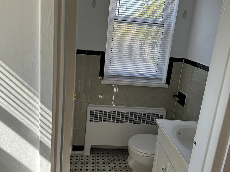 4200 Grand Ave — Photo 3