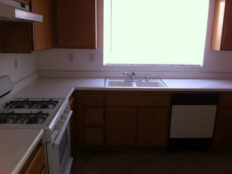 Candice Ave — Photo 3
