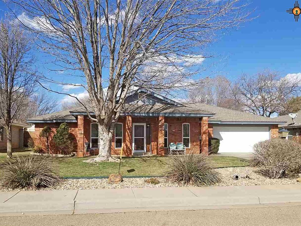 1st image of 200 Rosewood Dr