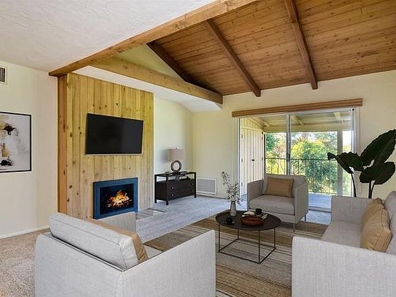 Electric fireplace, vaulted ceiling, westerly view of golf course for beautiful sunsets!