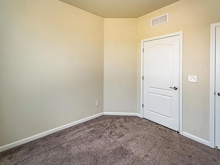 2801 Dillon Dr — Photo 10