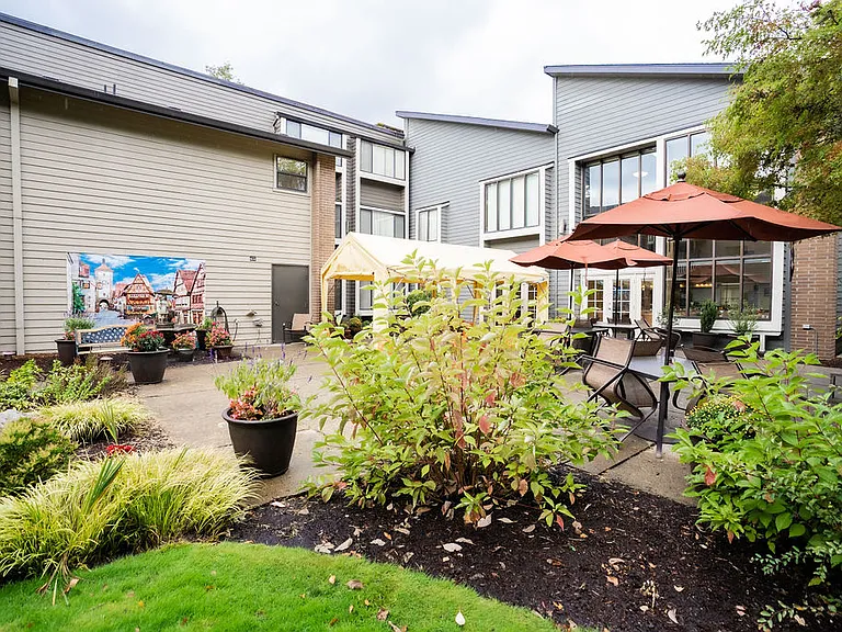 Creekside Village Retirement Residence — Photo 34
