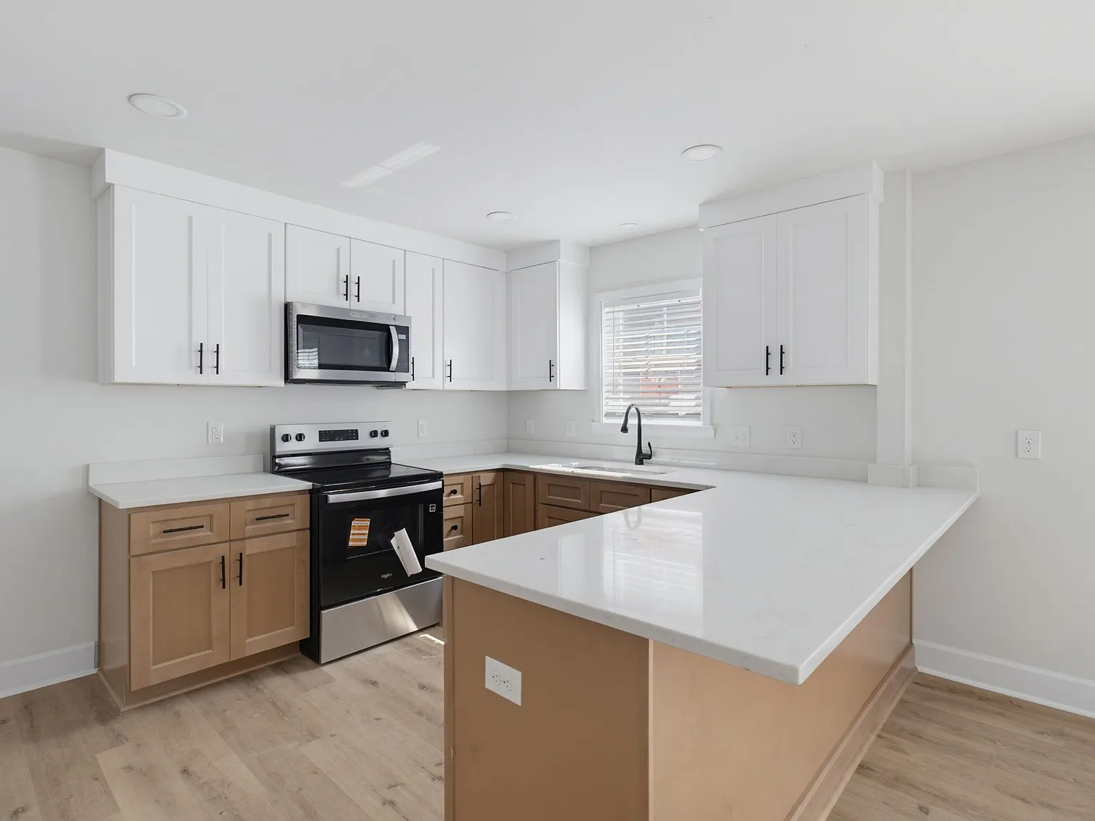3 bed, 2.0 bath, 1443 sqft, $2,200 — Photo 4